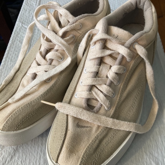 Nike Rare Vintage Canvas Shoes -Tan/cream Women's size 9 fits like 8.5 - Picture 1 of 6